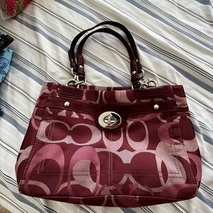 Coach Signature Turn Lock Handbag/tote